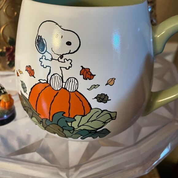 Snoopy Great Pumpkin Coffee Cup with Holiday Candles - Picture 8 of 14